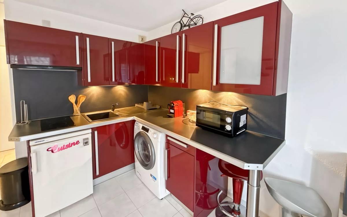 Appartement balcon Clim gardien gare Riquier Monaco centre ville