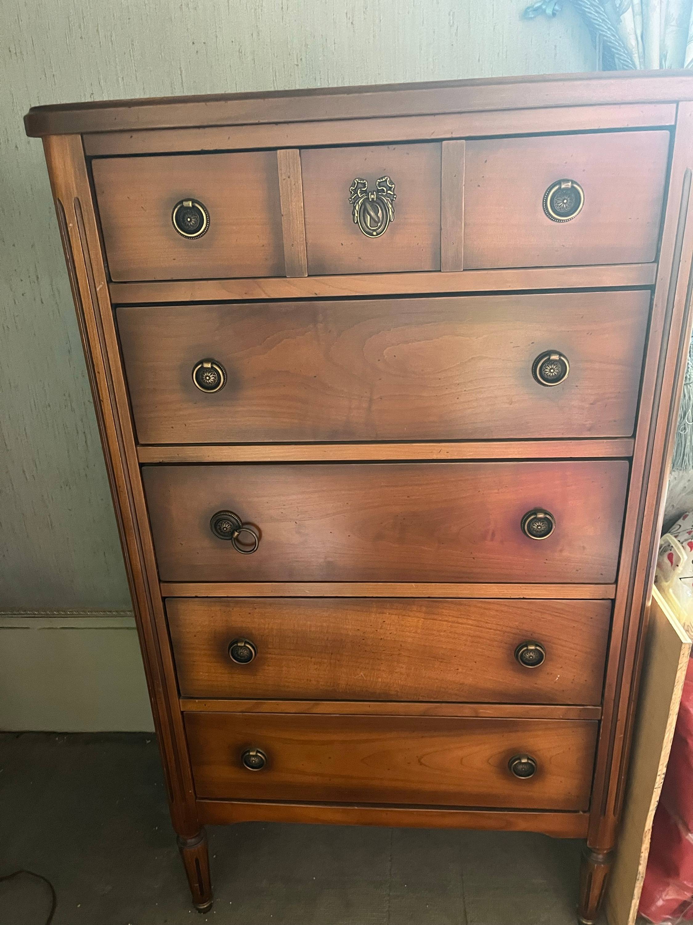 Vends chiffonnier en merisier