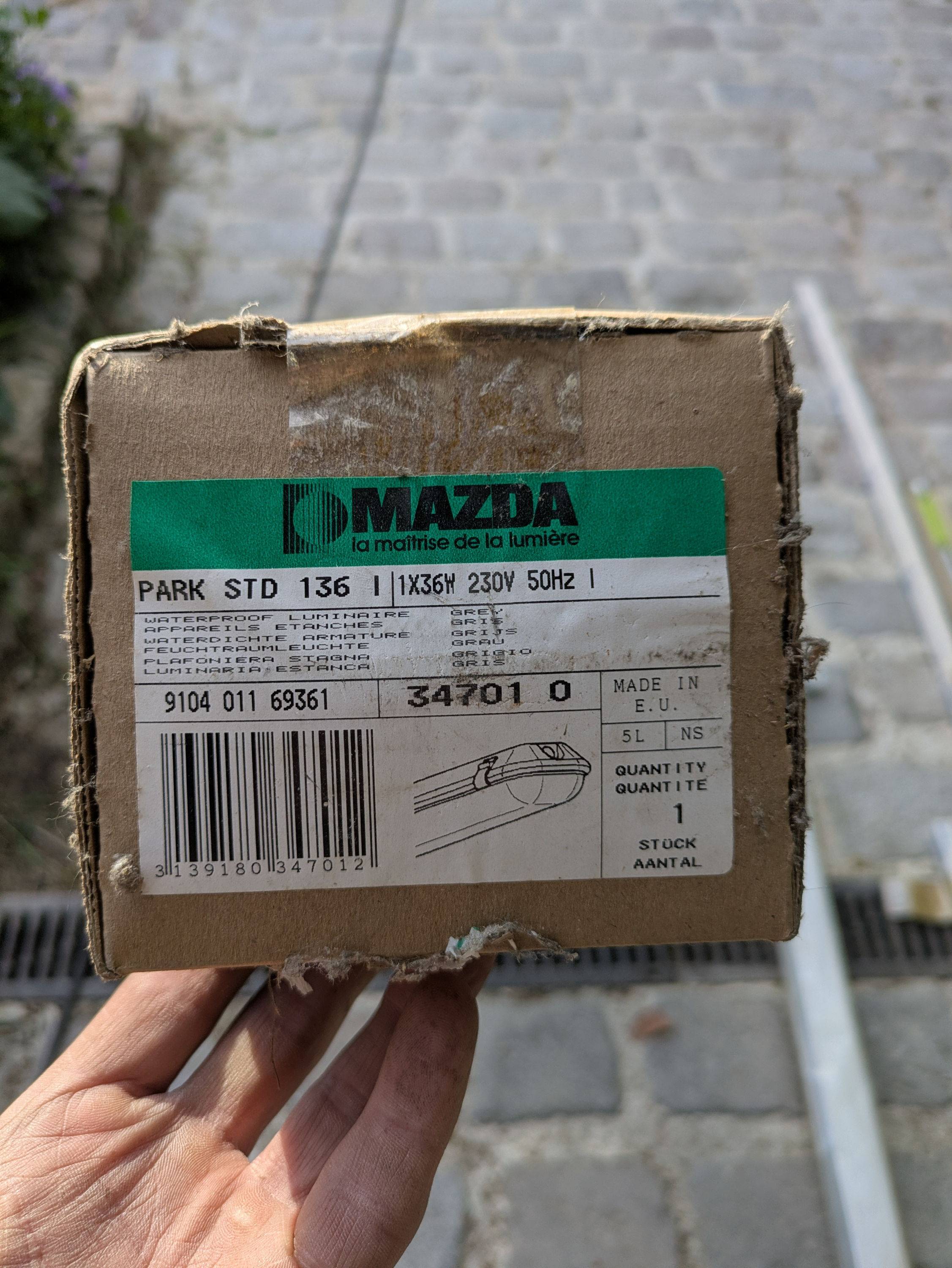 Vends lampe néon Mazda Park STD 136 neuve