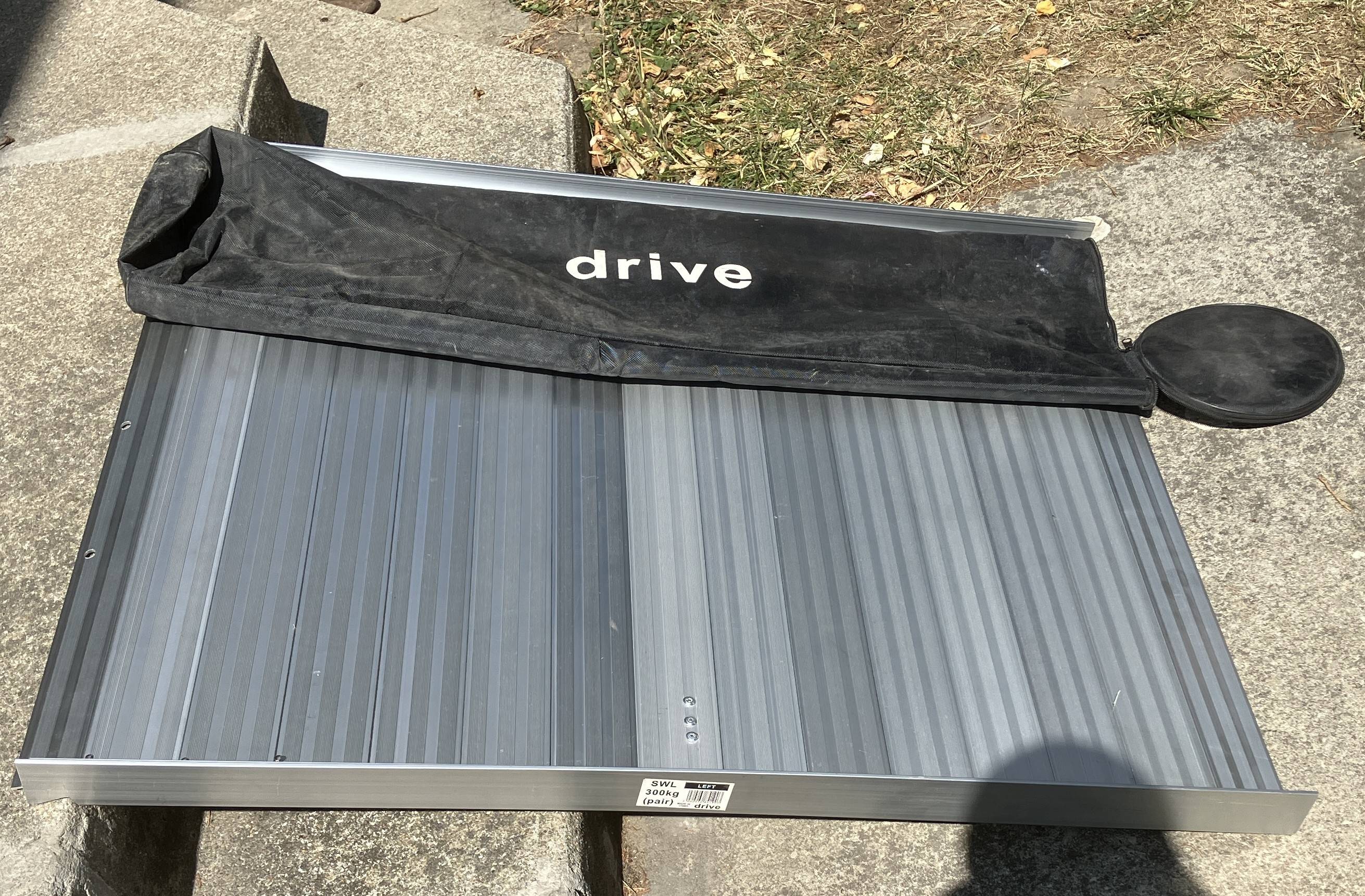 Vends marche-pied déroulable x2 marches et repliable Drive Medical