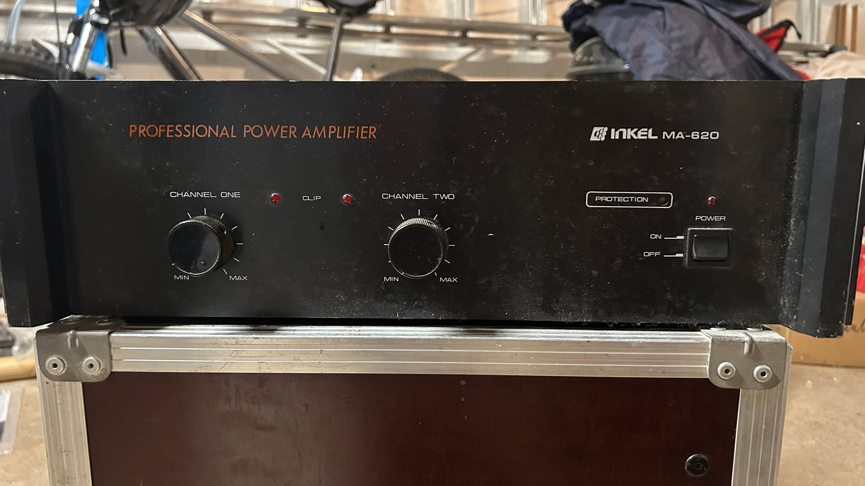 Vends amplificateur 2x200W - 8 ohms