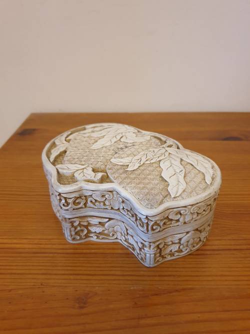 Belle boite à bijoux asiatique en résine années 80 intérieur velours rouge 5x12x15 cm