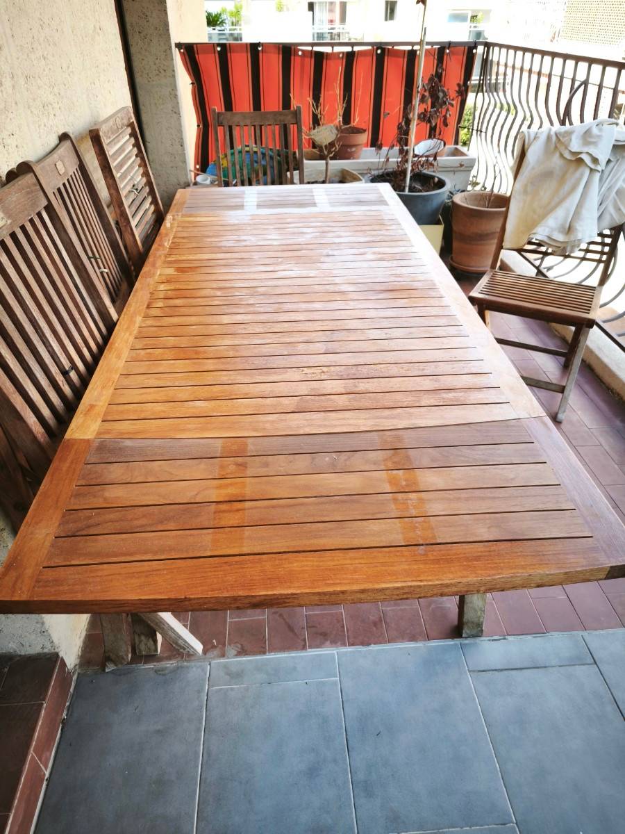 Vends table en teck massif
