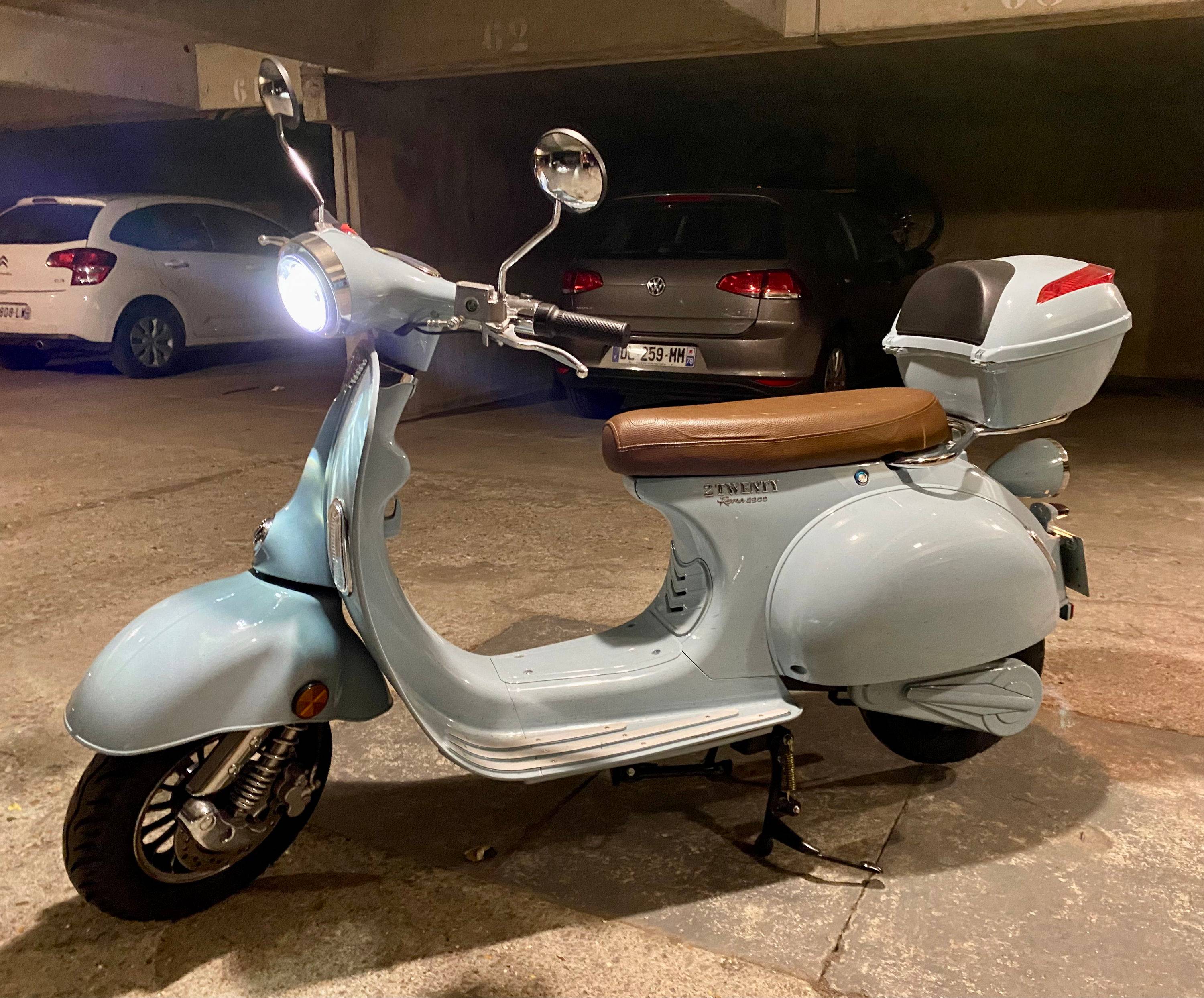 Vends scooter 50cc électrique 2TWENTY Roma, 2022, 847km