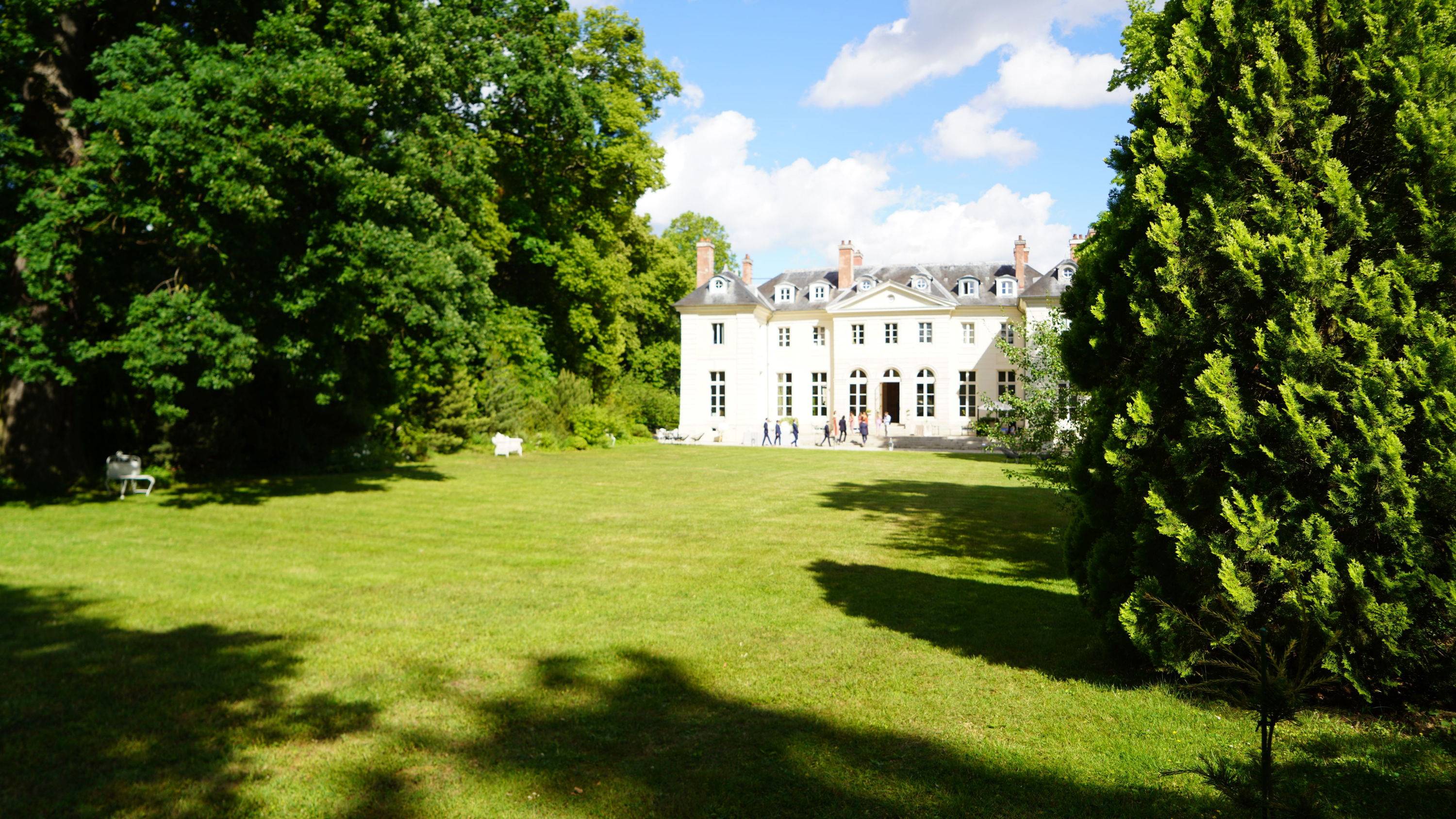 Propose château classé MH à 15 km de Paris - capacité 95 adultes et 15 enfants assis