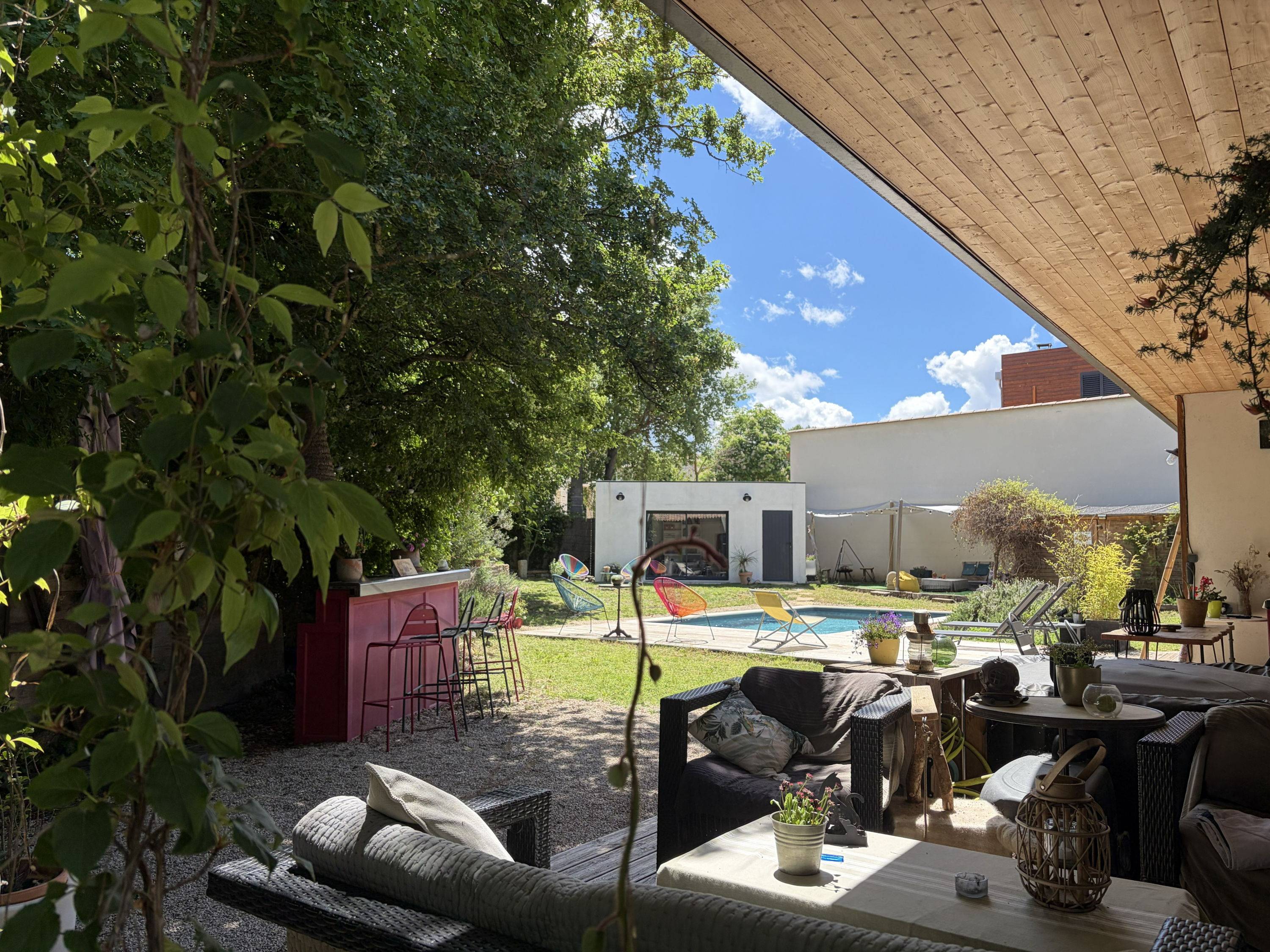 Loue maison 100m² jardin, piscine, jacuzzi + studio - 4 chambres, 8 couchages, Le Puy-Sainte-Réparade (13)