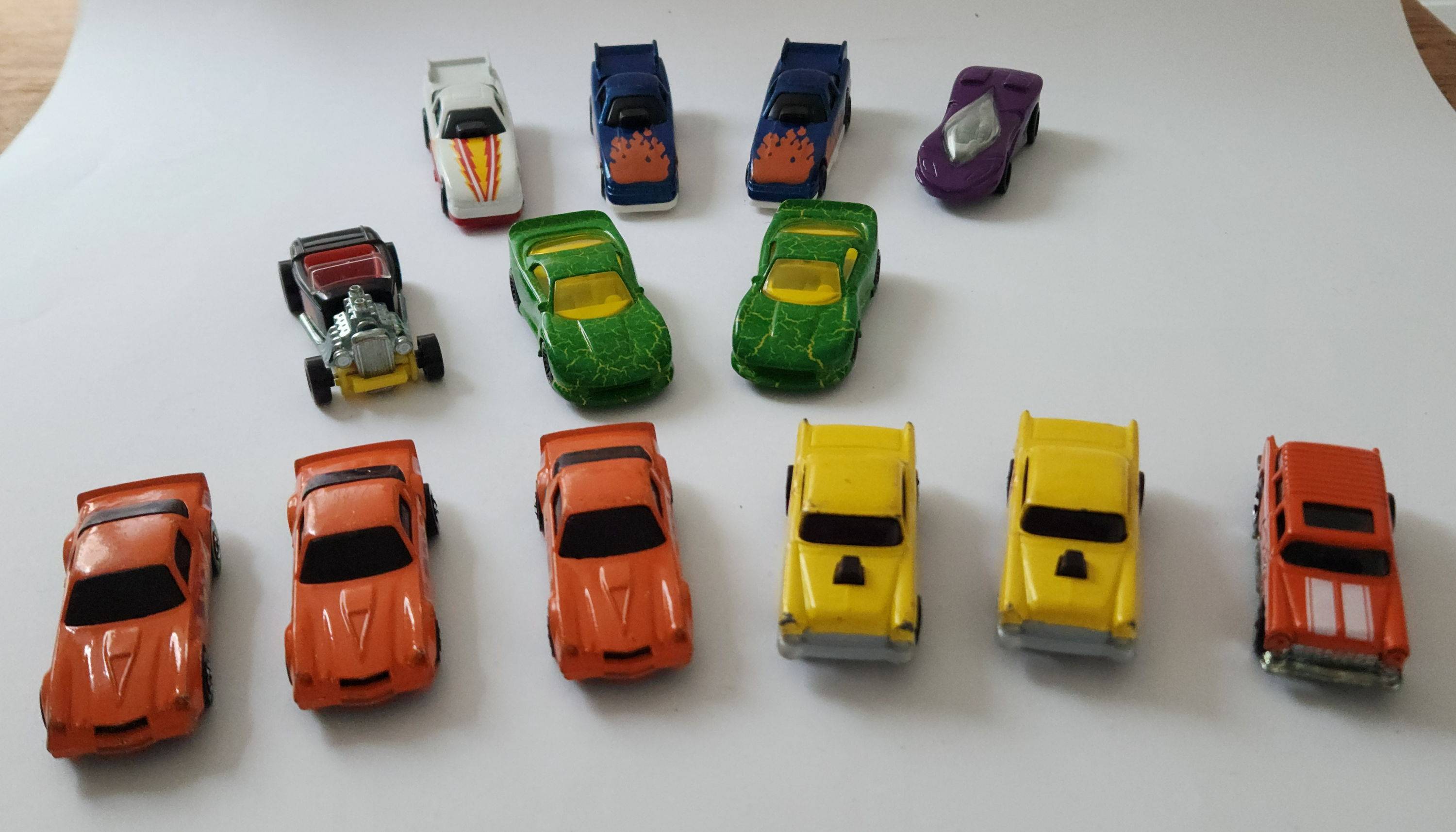 Vends lot de 13 voitures Hot Wheels (1969 / 1978 / 1982 / 1993 / 1994)