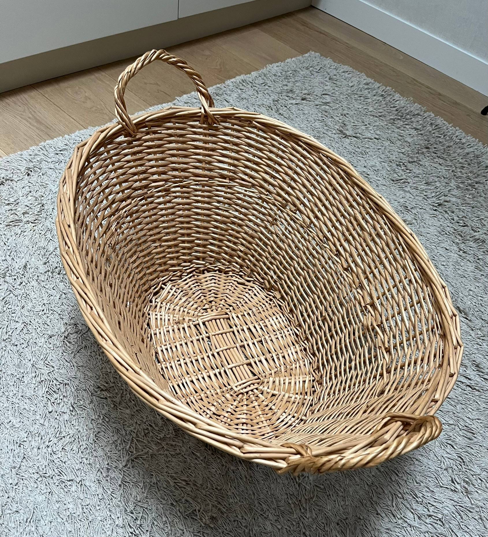 Vends panier à linge en osier