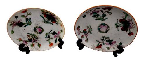 Chine - Petites assiettes chinoises en porcelaine ornées d’un décor à motif de différentes fleurs