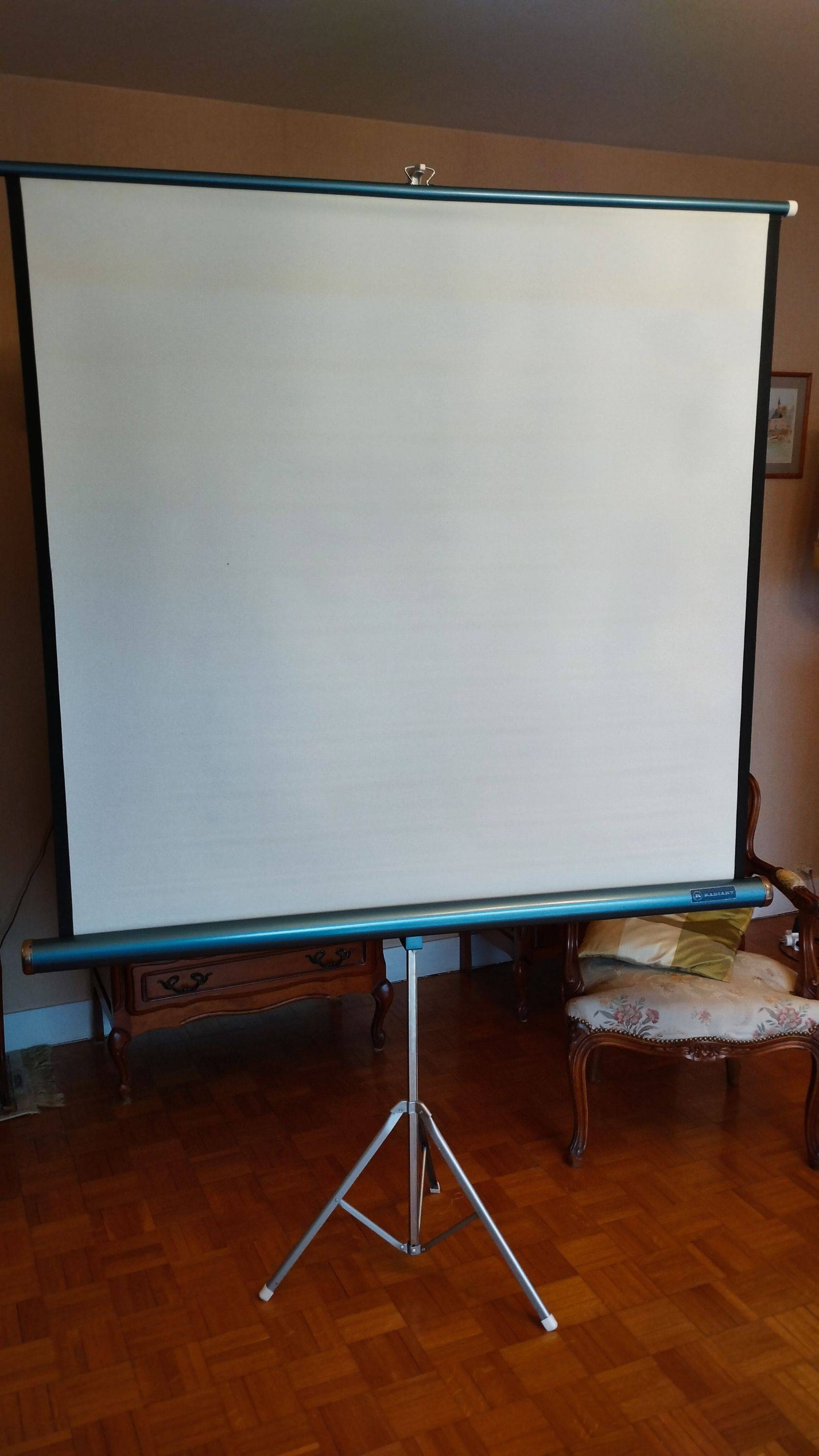 Écran de projection sur pied Radiant