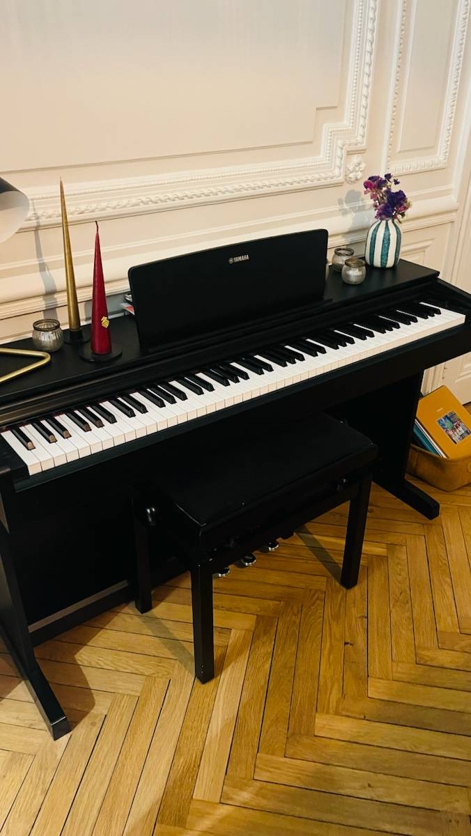 Vends piano Yamaha Arius YDP 143