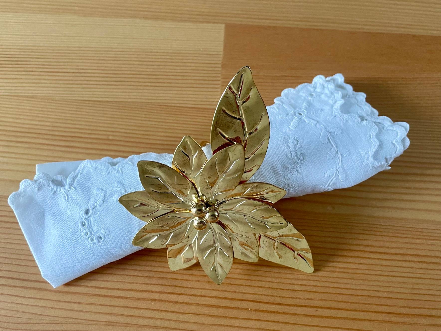 Vends ronds de serviette dorés décoratifs