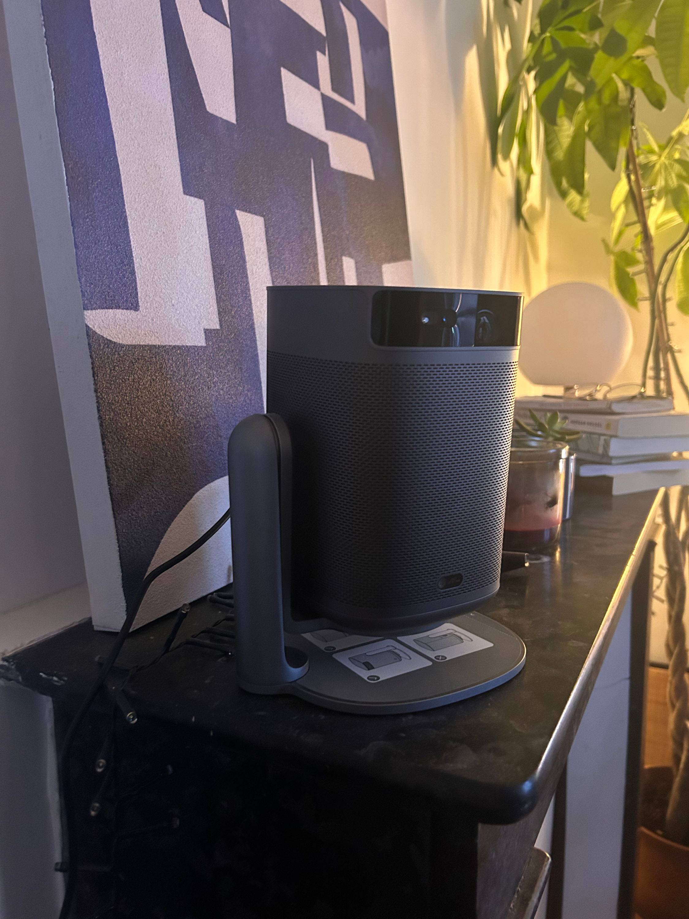 Projecteur XGIMI MoGo 2 Pro (avec Support Multi-Angle)