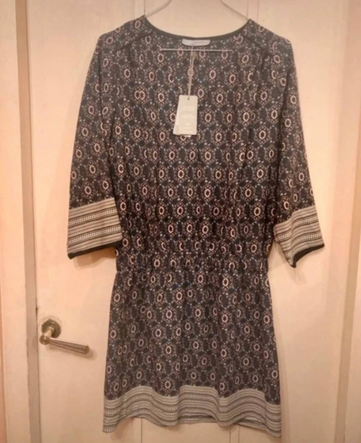 Vends jolie robe neuve étiquetée marine/bordeaux Mamouchka - Taille S