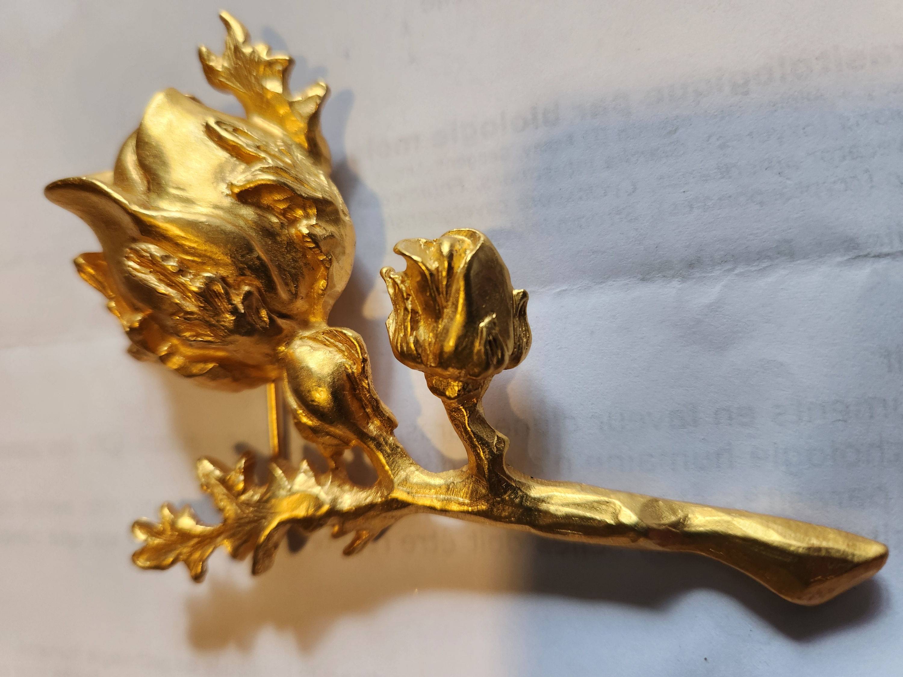 Vends broche rose dorée Antigona