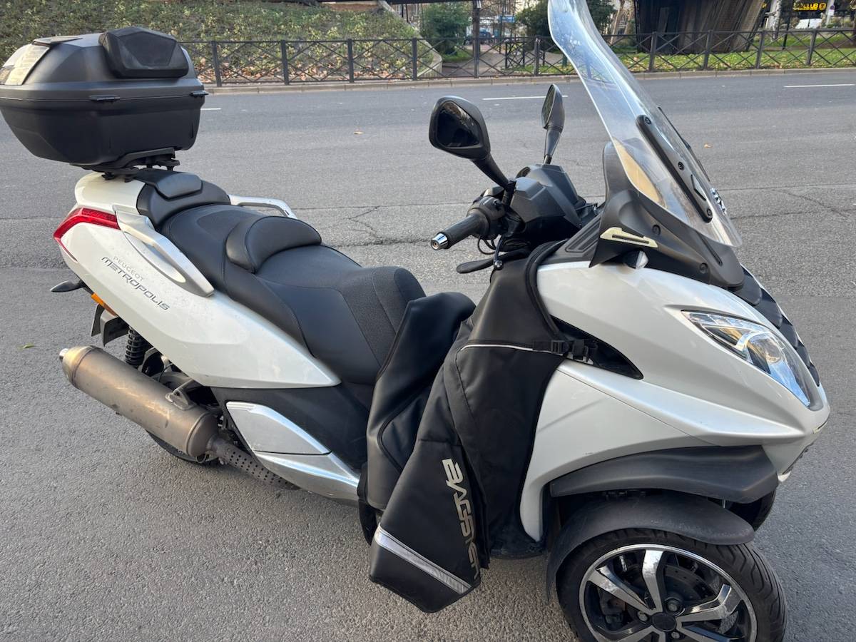 Vends scooter Peugeot Metropolis, 2017, 42000km