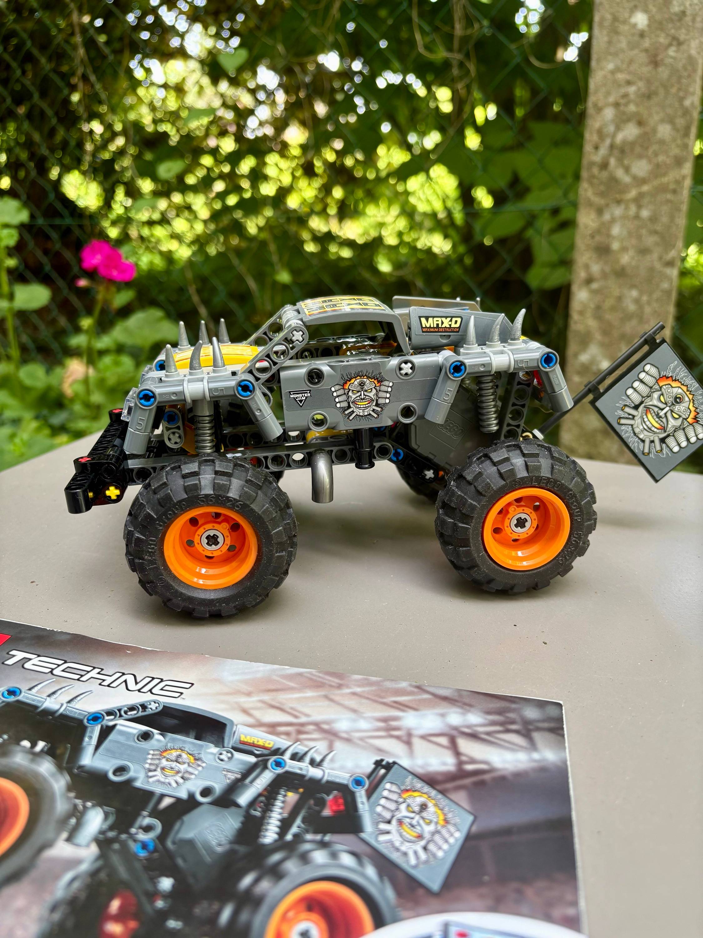 Vends Lego Technic 42119 - Monster Jam Max-D