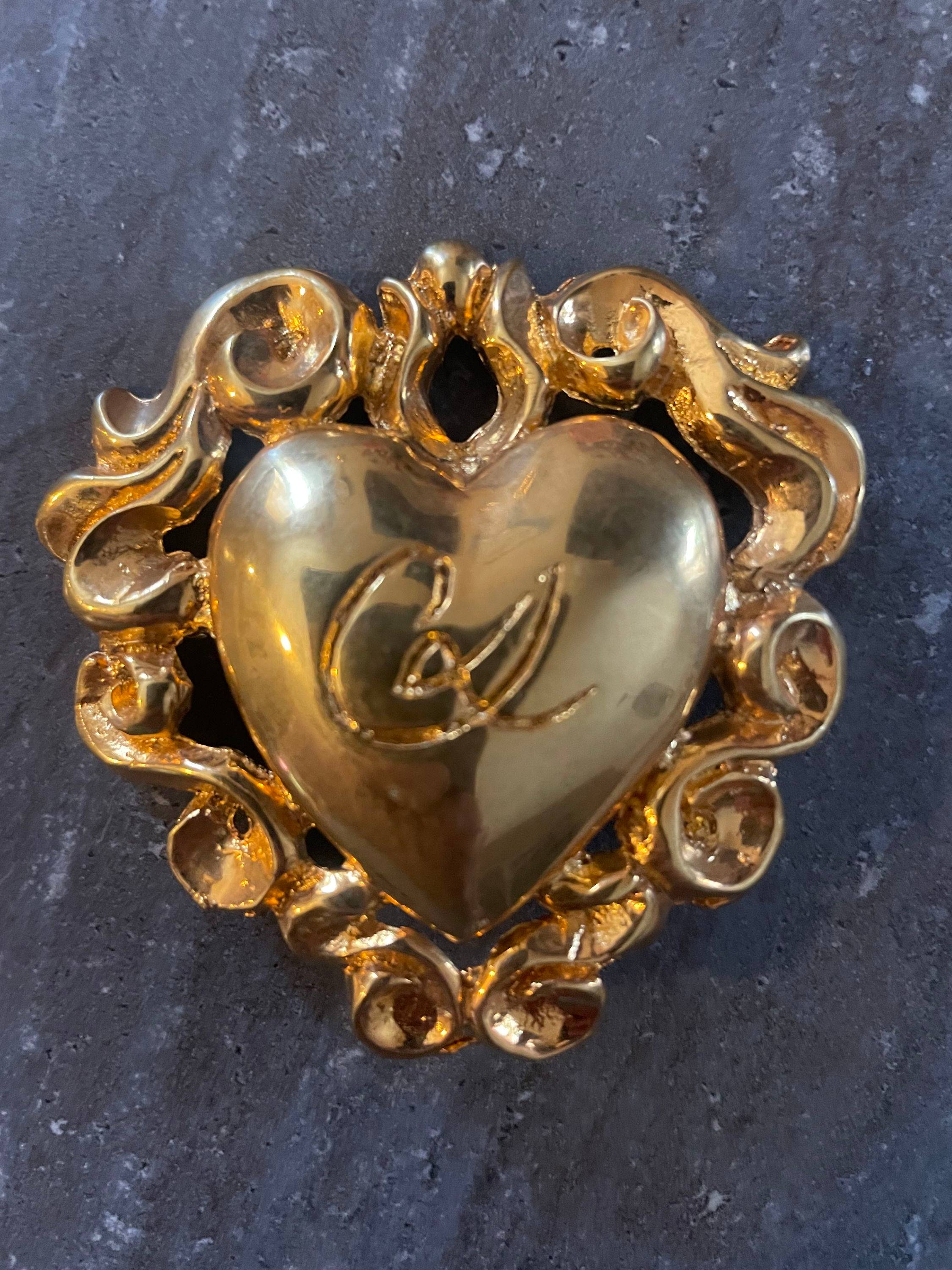 Vends broche cœur CL dorée arabesque Christian Lacroix