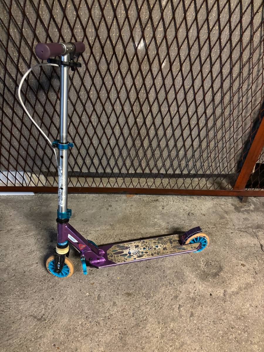 Vends trottinette Oxelo avec frein au guidon