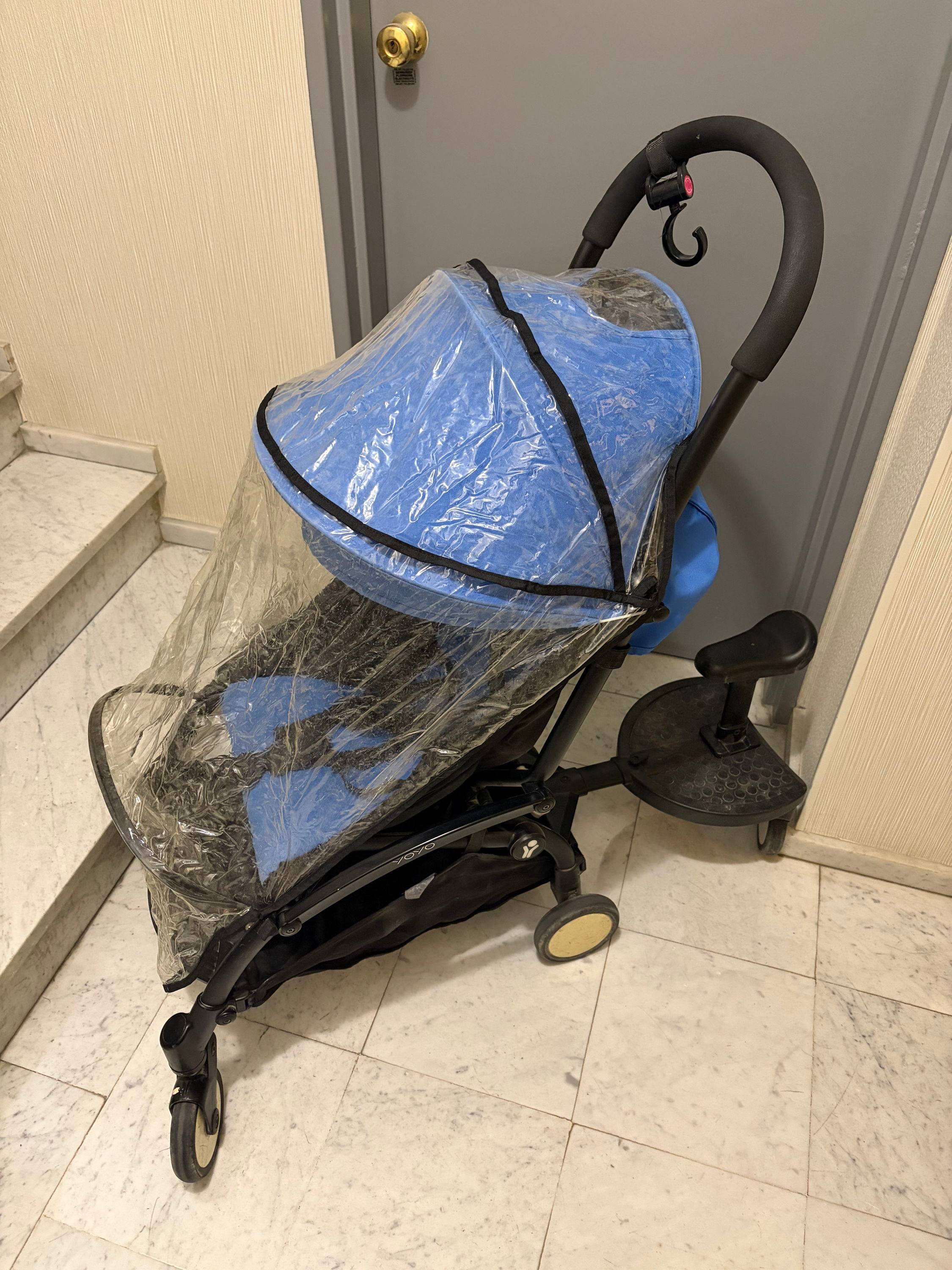 Vends poussette Yoyo Babyzen bleue + accessoires