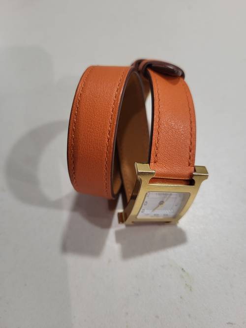 Hermès, authentique bracelet double tour cuir lisse orange pour montre modèle "Heure H" ET boucle dorée