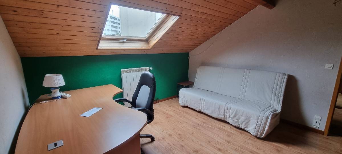 Loue chambre 12m² dans duplex 130m² dans maison de ville de 228m² avec espace extérieur à Paris 13ème