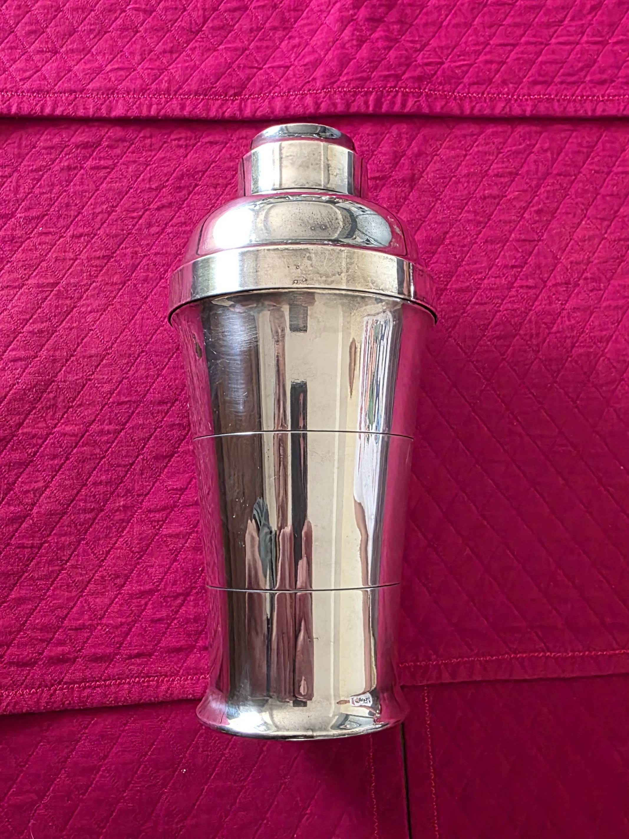 Vends shakers à cocktail en métal argenté Art Déco vers 1940 par l’orfèvre Saint Médard à Paris