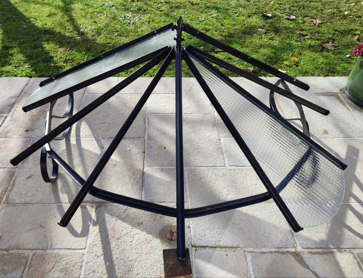 Vends marquise d’entrée en métal noire