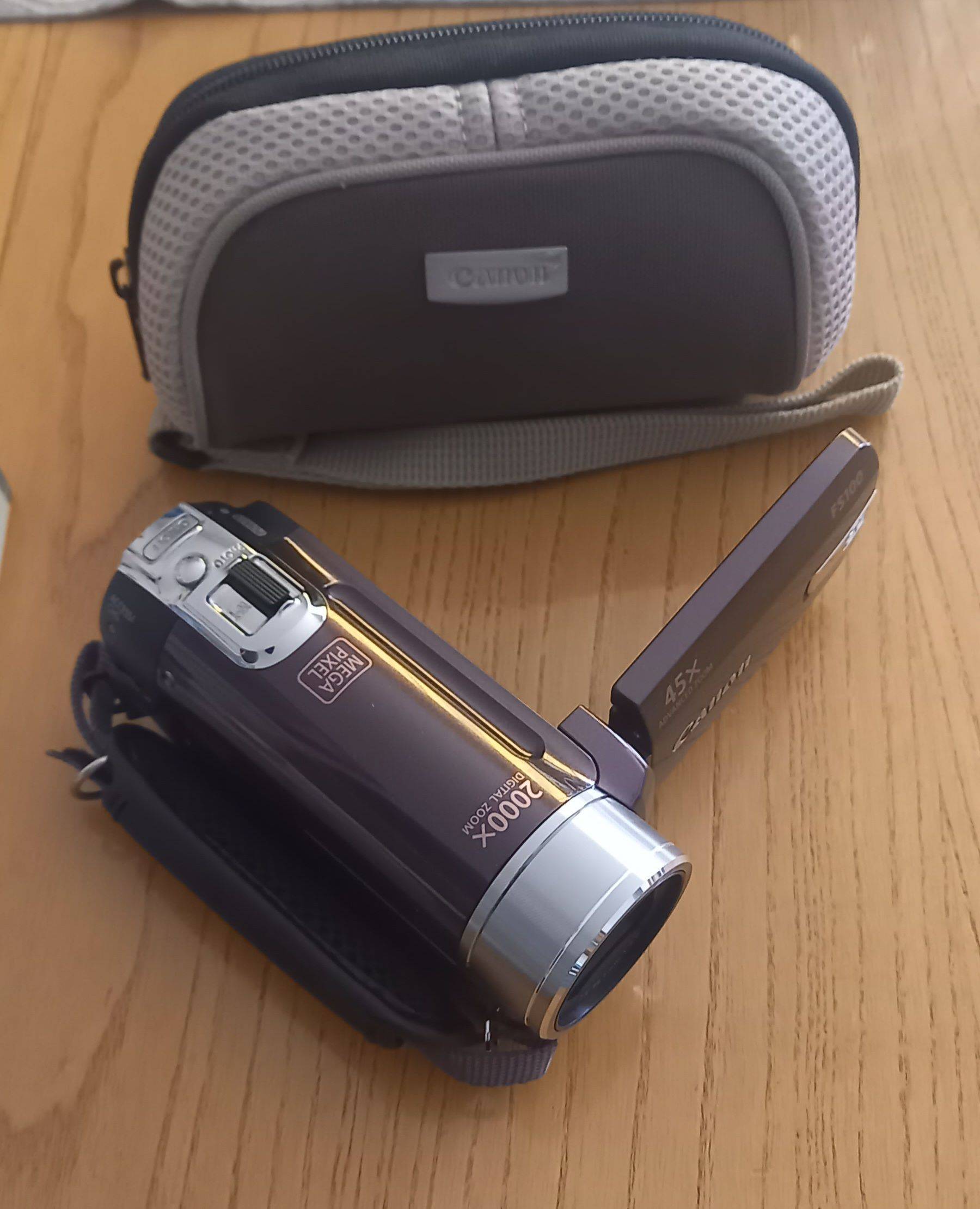 Vends un caméscope Canon FS100