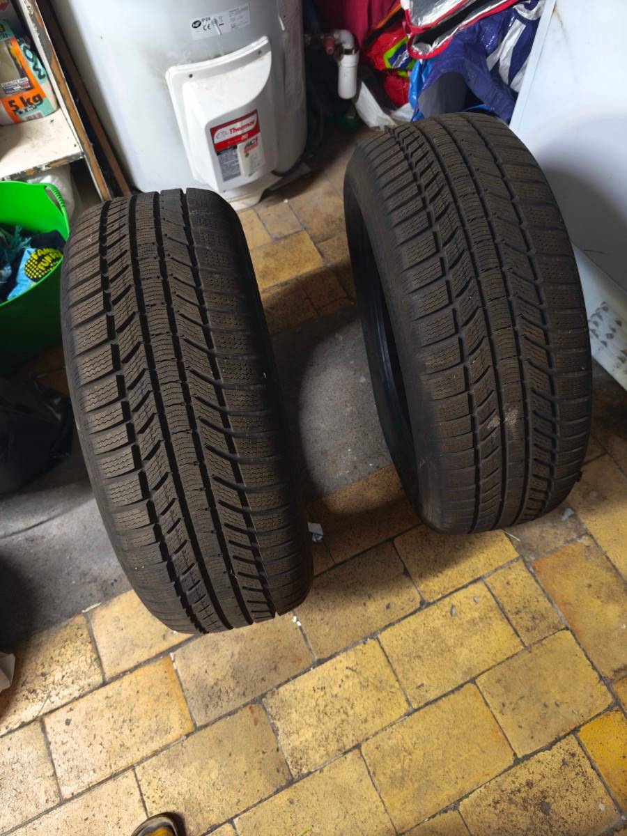 2 pneus hiver Renault espace