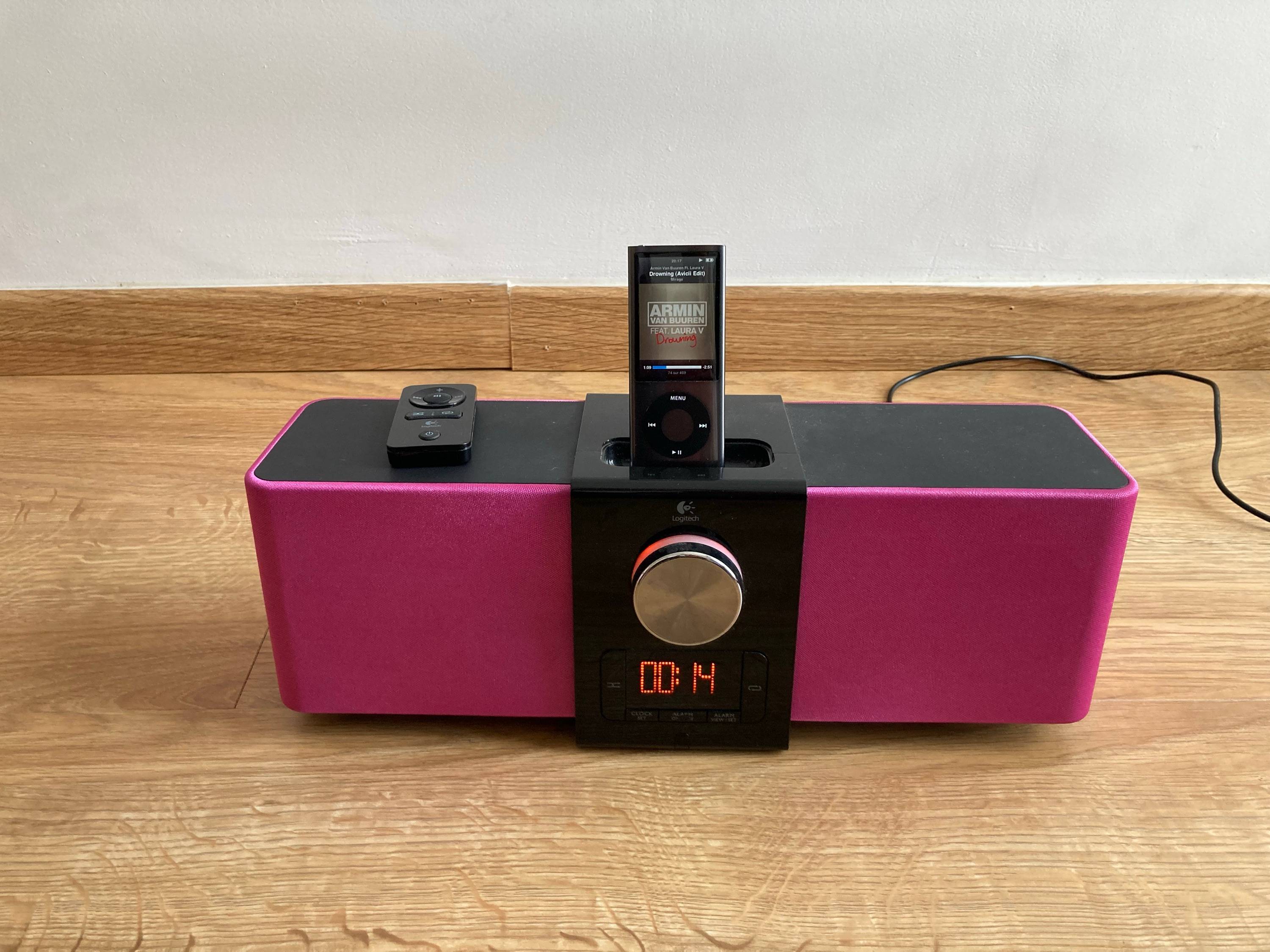 Vends station d’accueil Logitech Pure Fi Express Plus avec hauts-parleurs