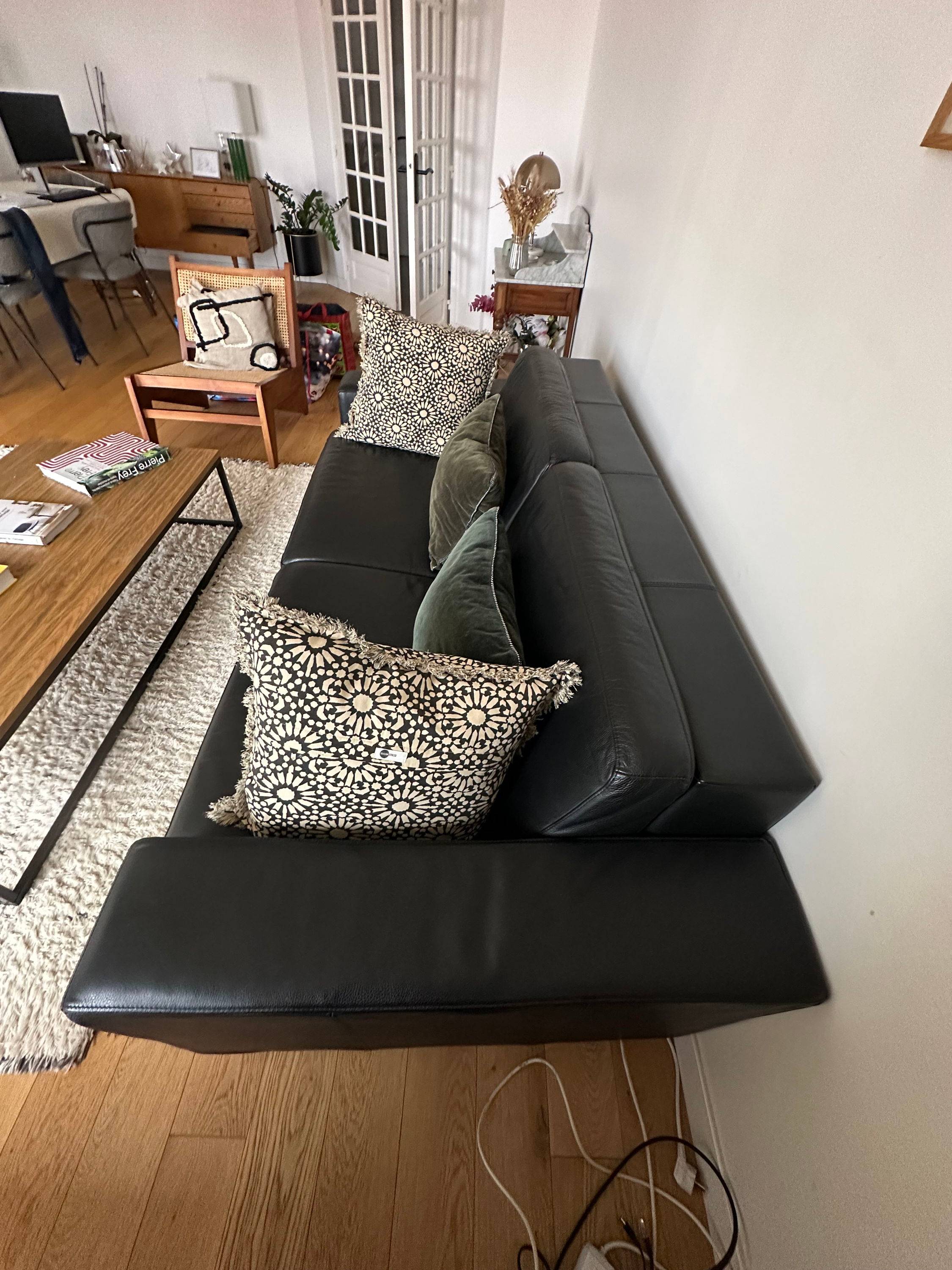 Vends canapé en cuir noir convertible