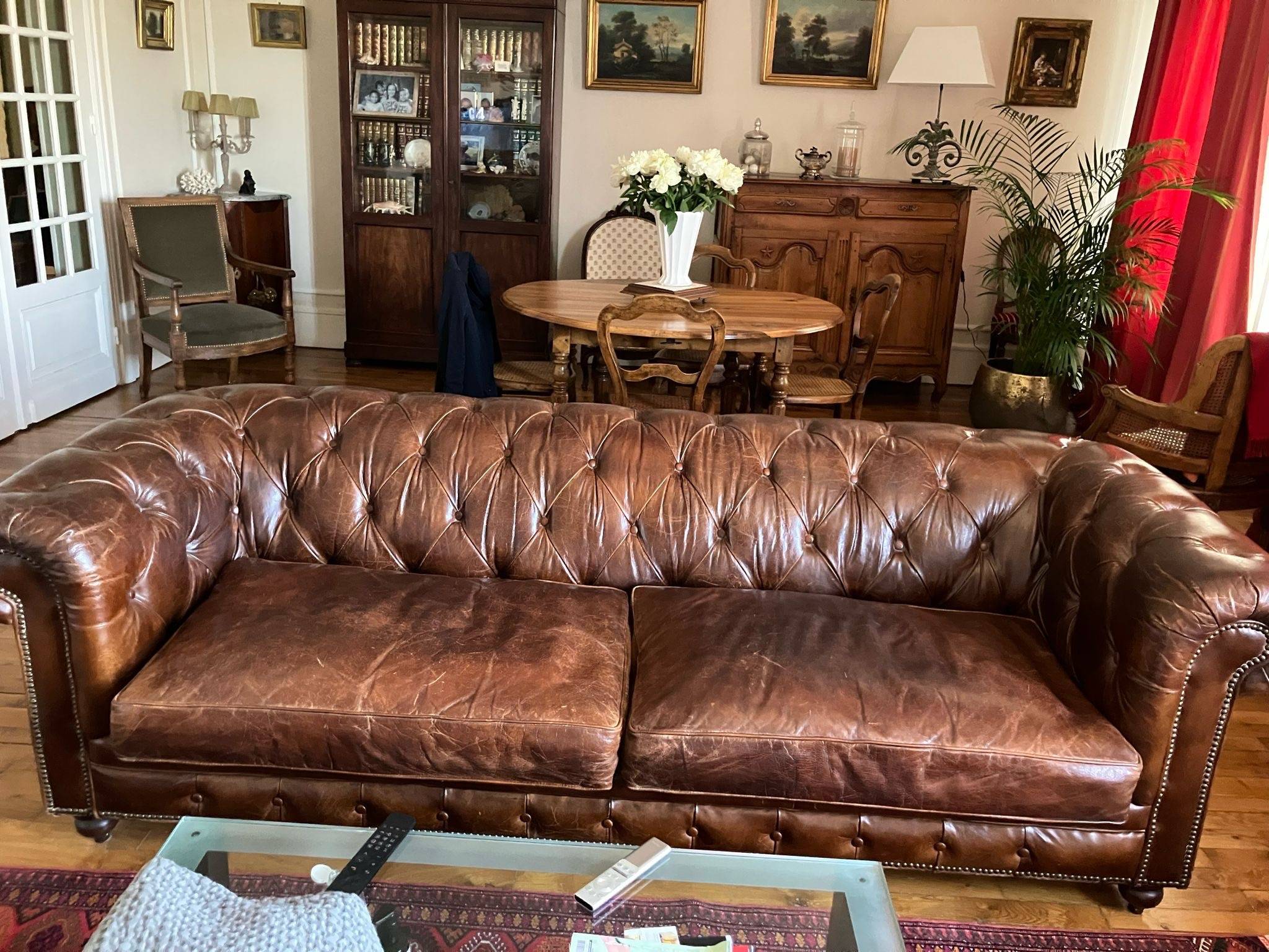 Vends canapé Chesterfield ancien, parfait état, 2 coussins, 230x90x75