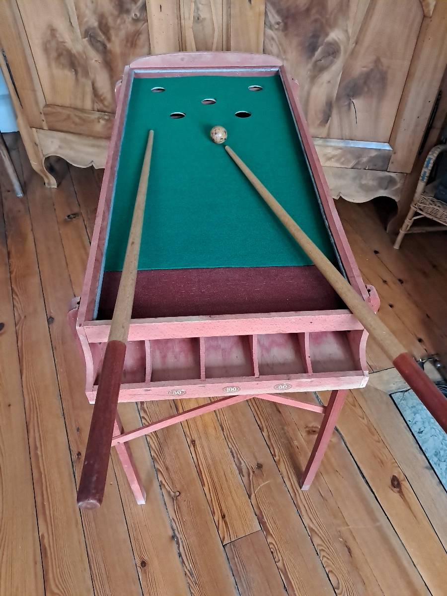 Billard ancien pour enfants, sur pieds facilement pliables, très bon état