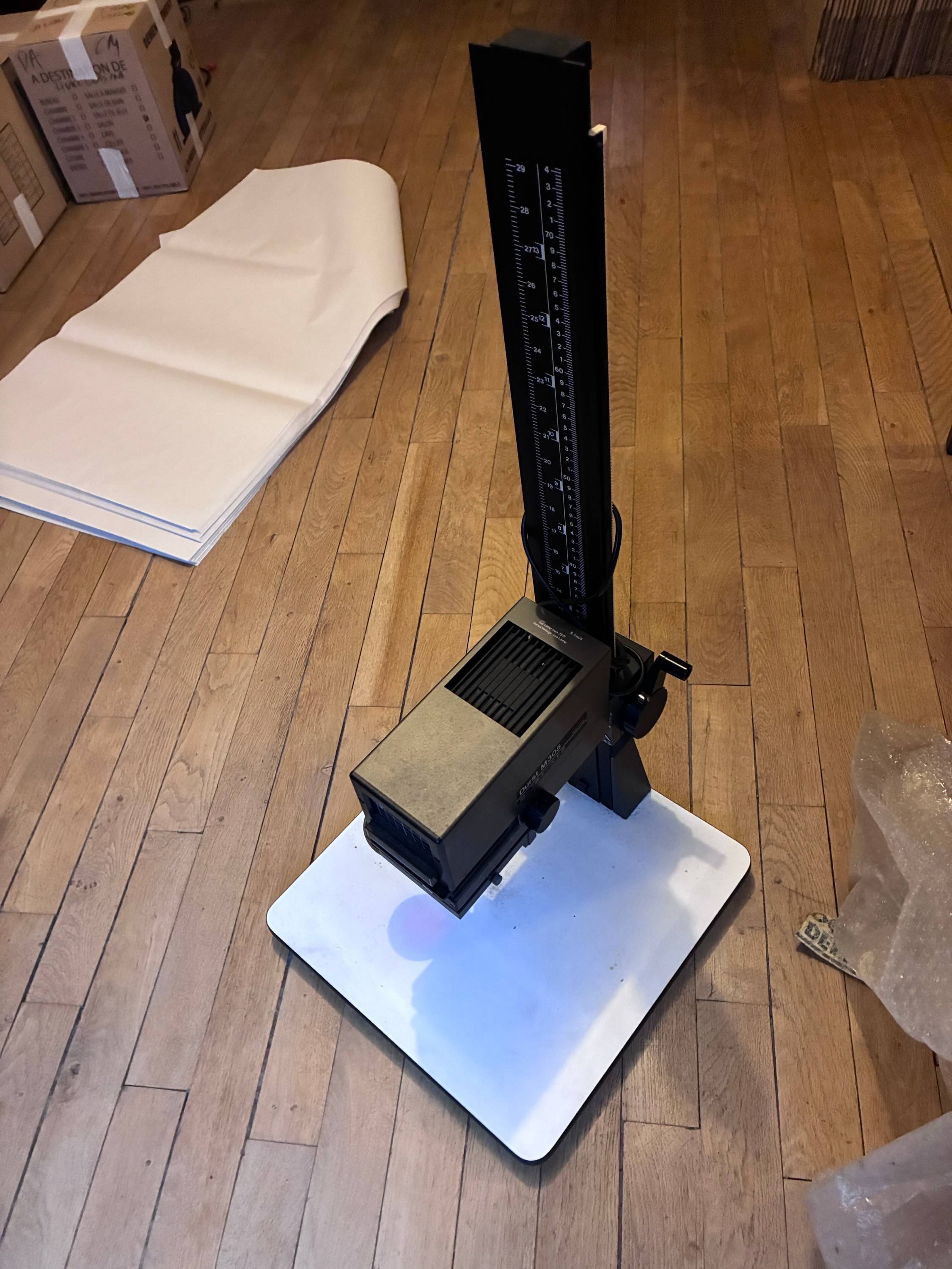 Vends agrandisseur photo Durst M305 avec objectif Nikkor 50 mm f2.8