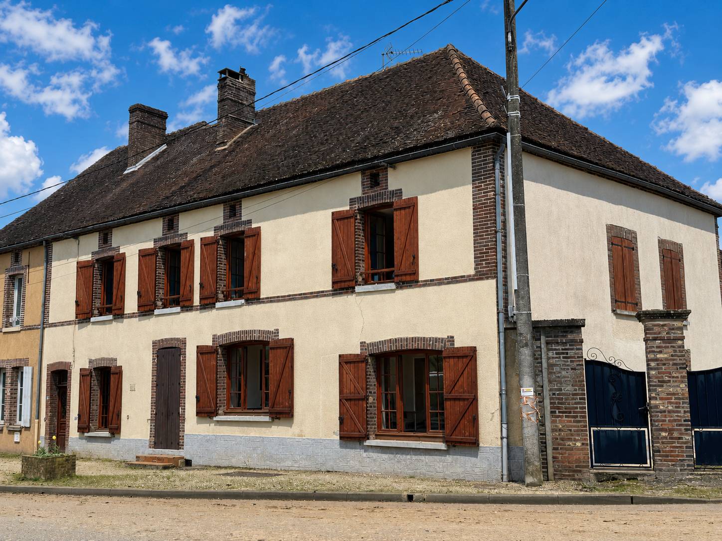 Grande maison de famille avec dépendances – Un lieu de vie aux multiples possibilités