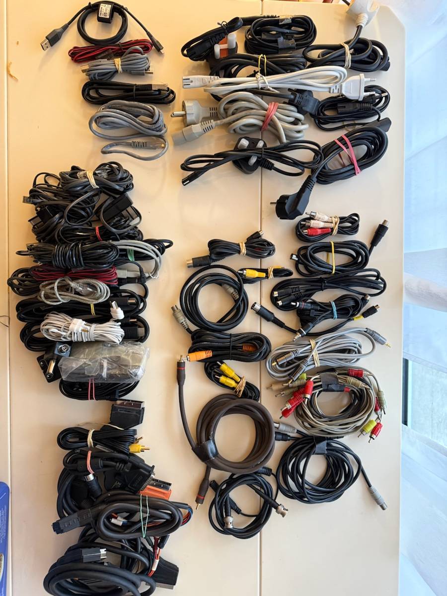 Vends 50 câbles audio, tel, vidéo, alimentation