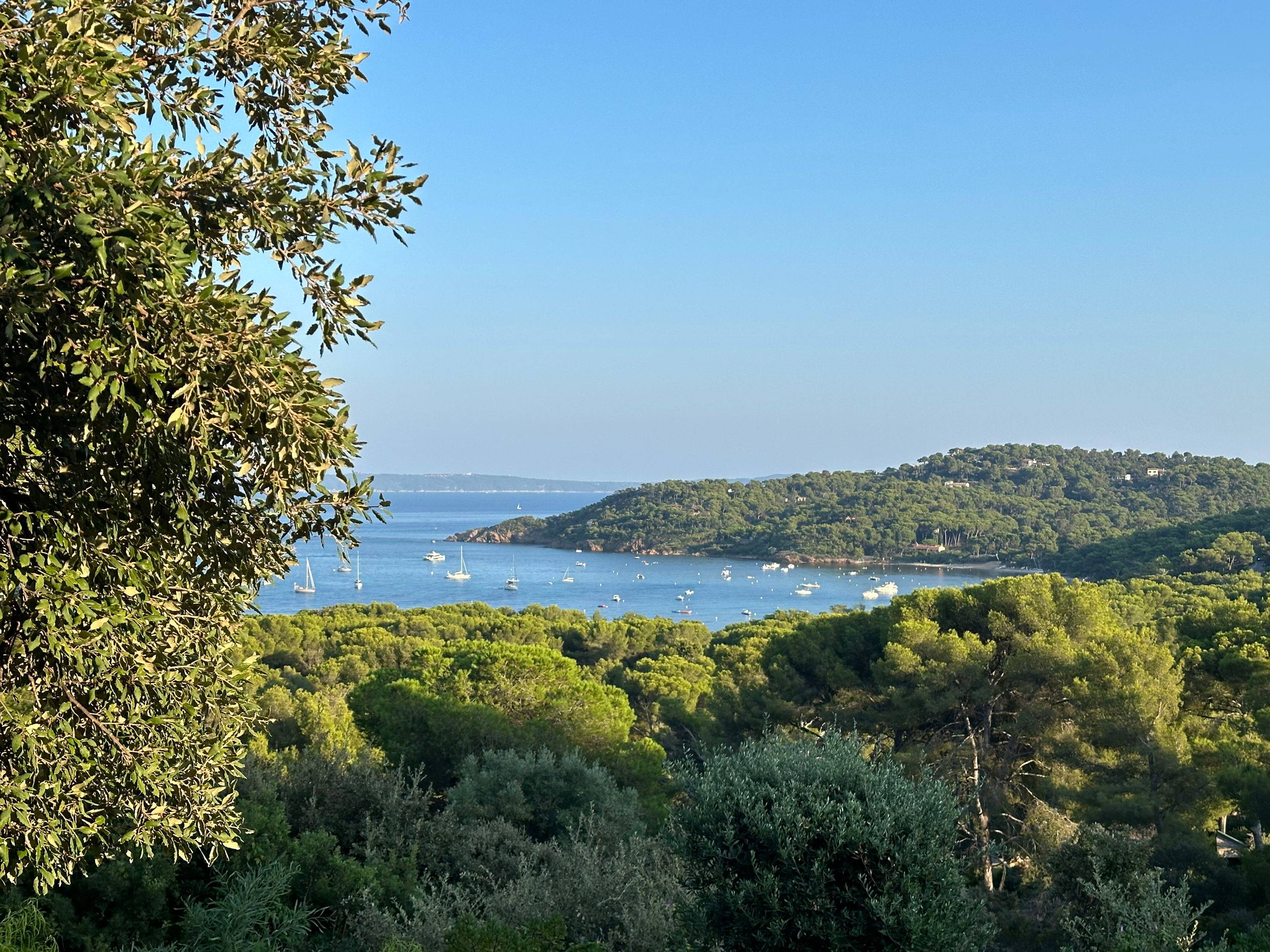 Loue maison familiale en bord de mer avec vue panoramique dans un domaine privé sécurisé 24/7 - 12 couchages