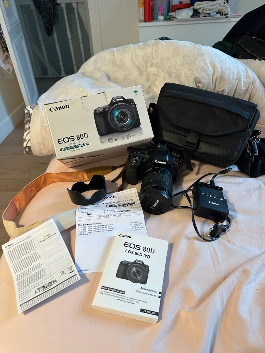 Vends appareil photo Canon EOS 80D Digital SLR + EF-S 18-135mm