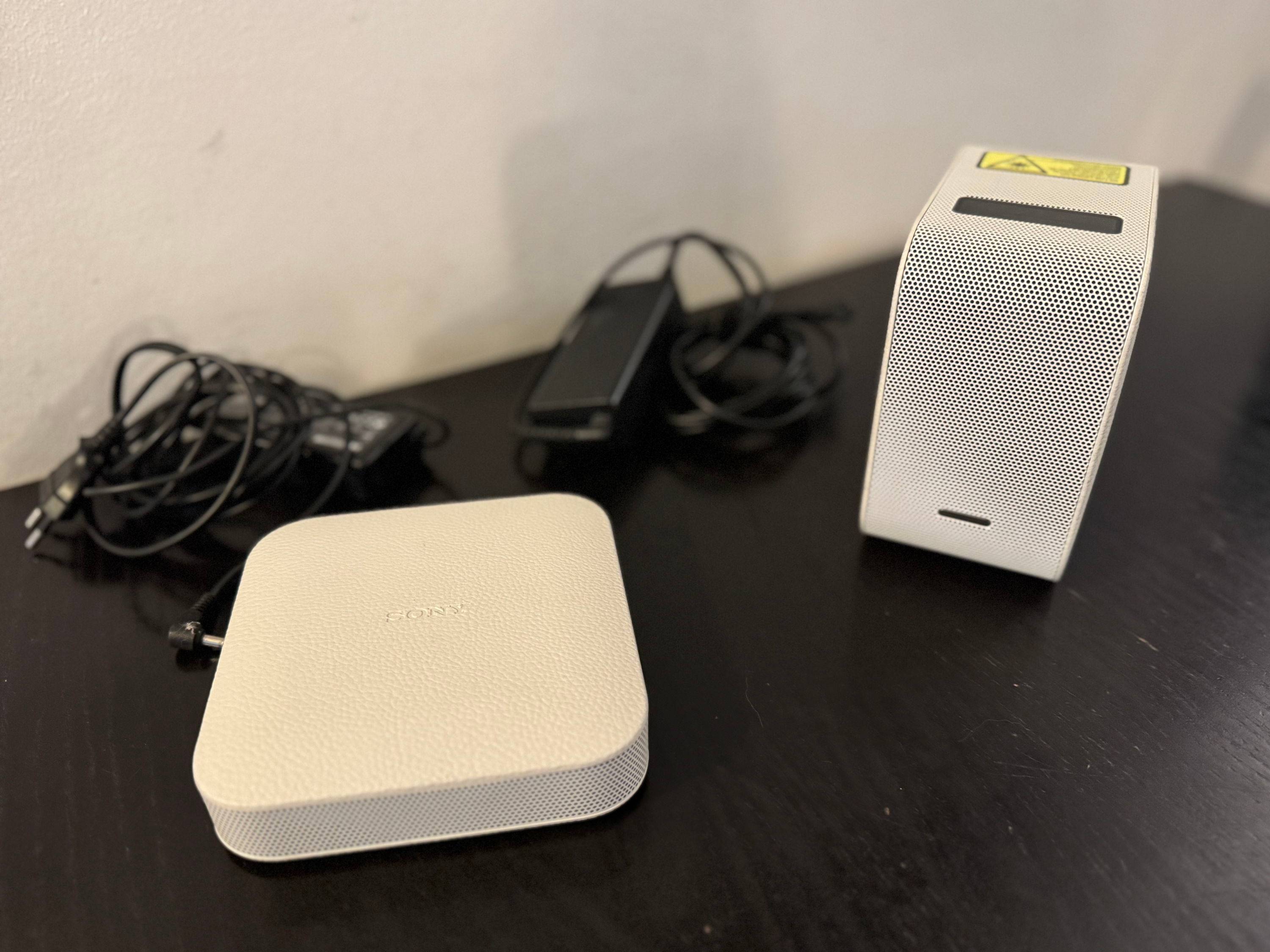 Vends vidéoprojecteur Sony ultra courte focale nomade rare