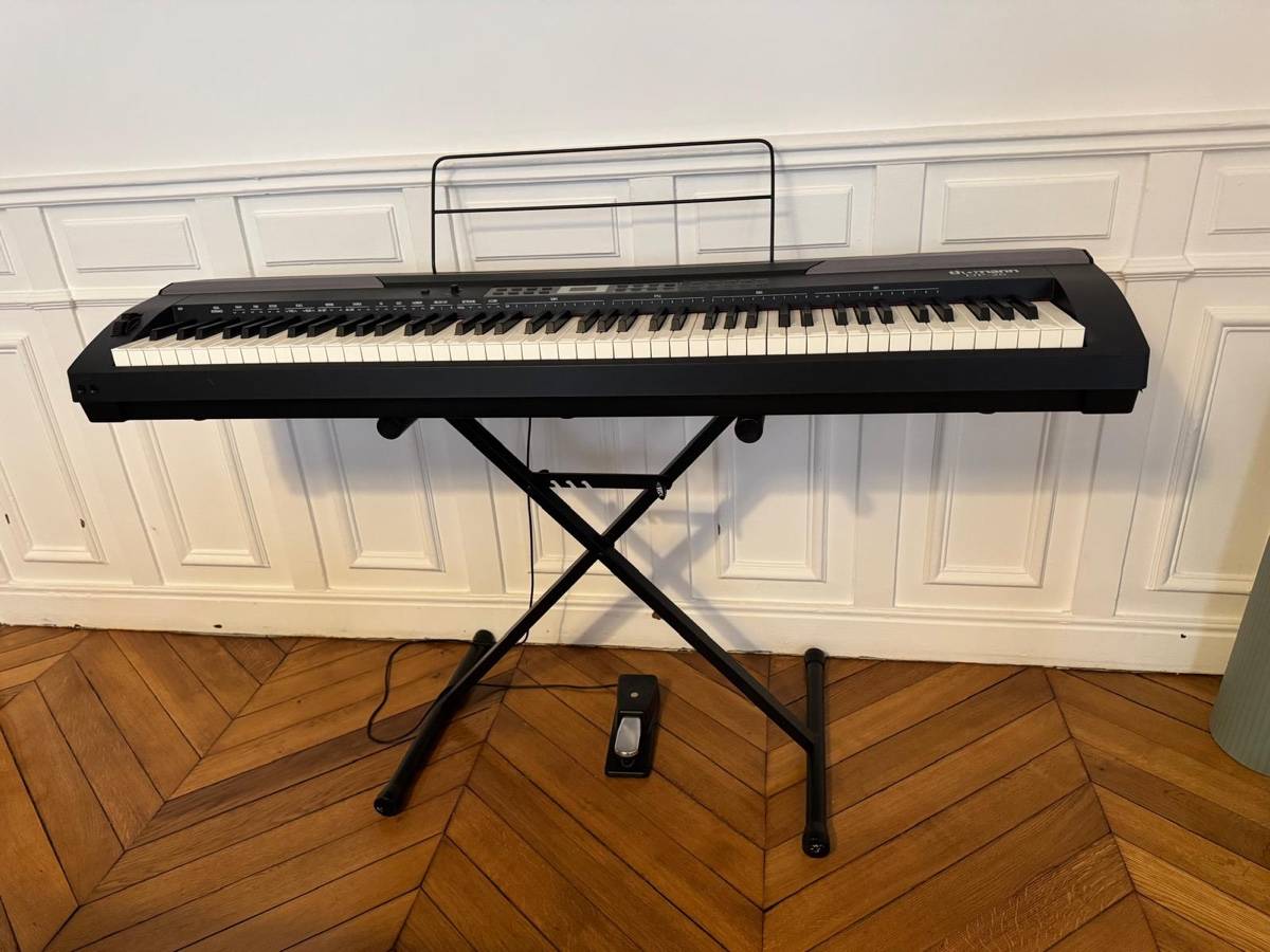 Vends Piano Thomann DP-26 avec trépied et pédale