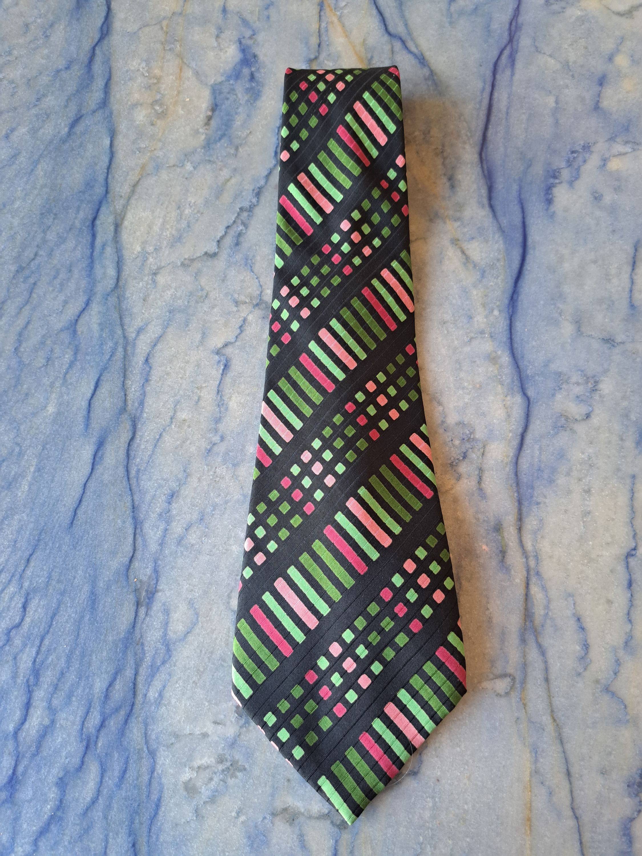 Vends cravate homme "Yves Saint Laurent" en soie - Taille L