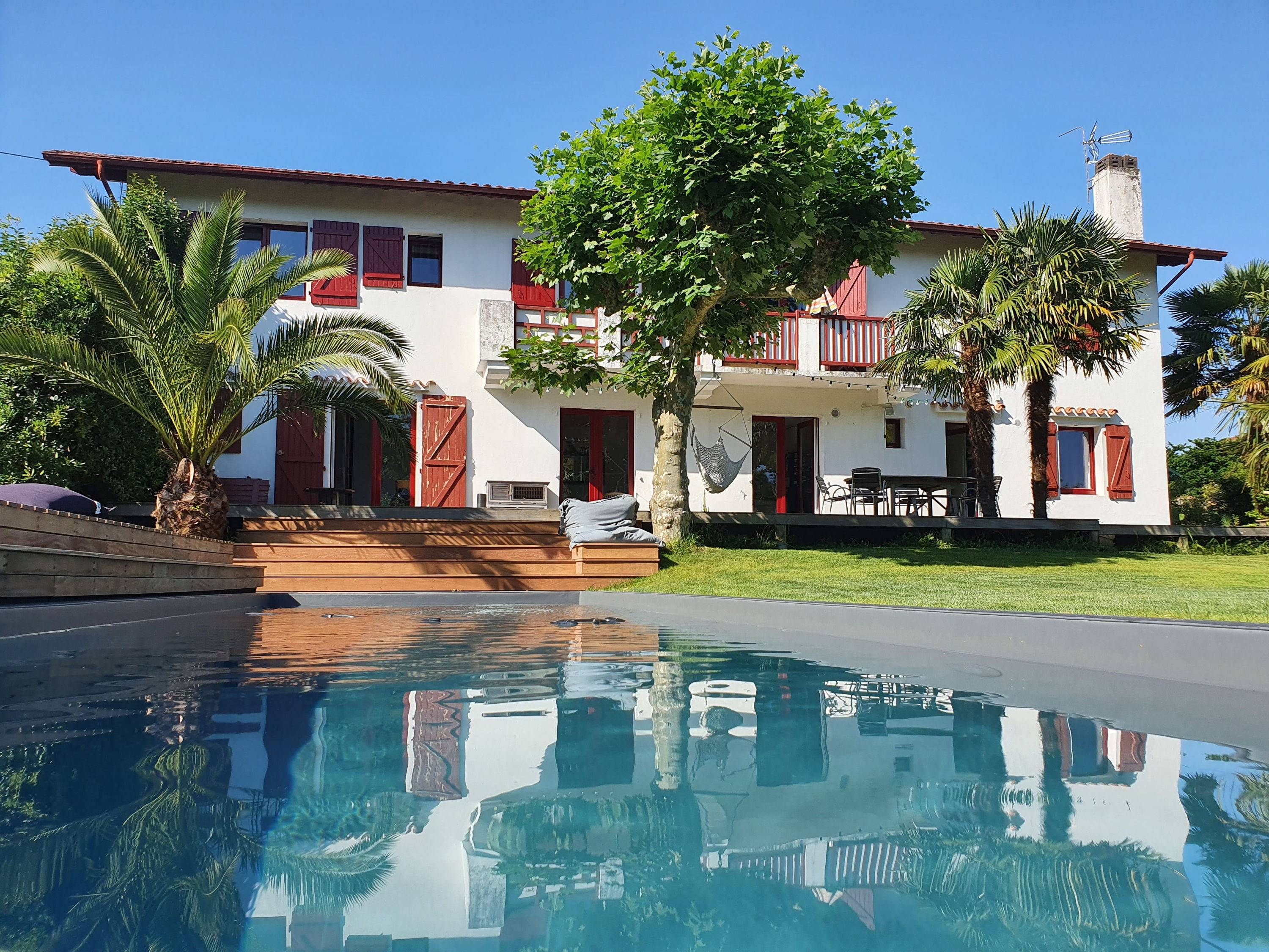 Loue maison familiale avec piscine à 5 min des plages - 10 couchages - Pays Basque