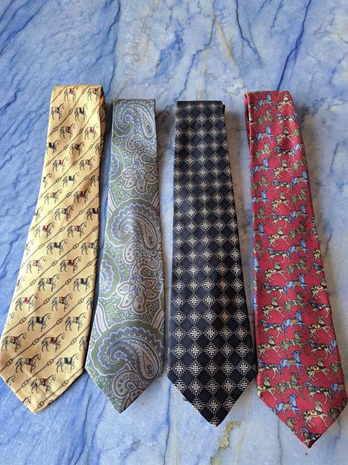 Vends lot de 4 cravates en soie - Taille M