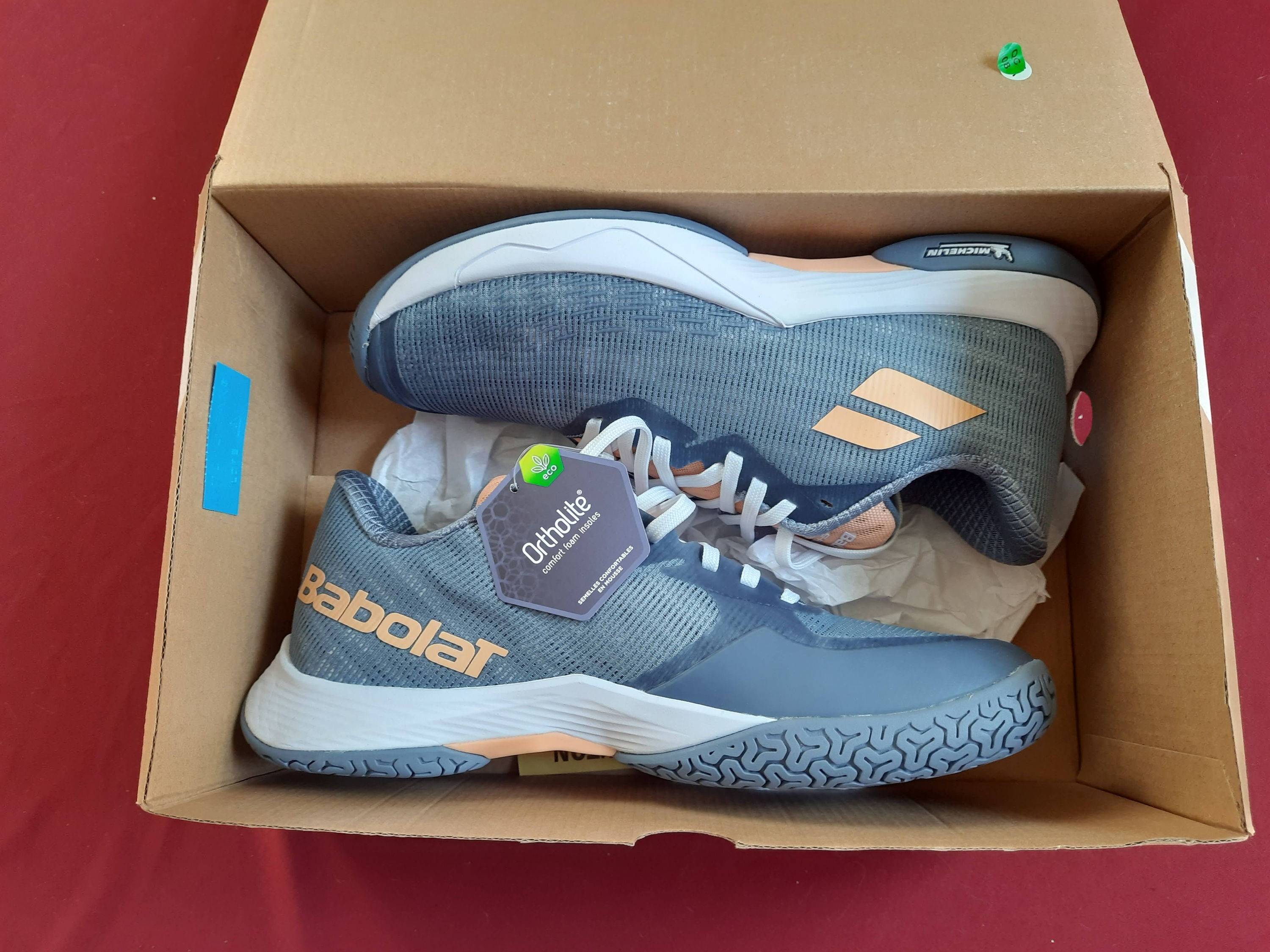 Vends chaussures de badminton Babolat Shadow Spirit II, taille 41, neuves