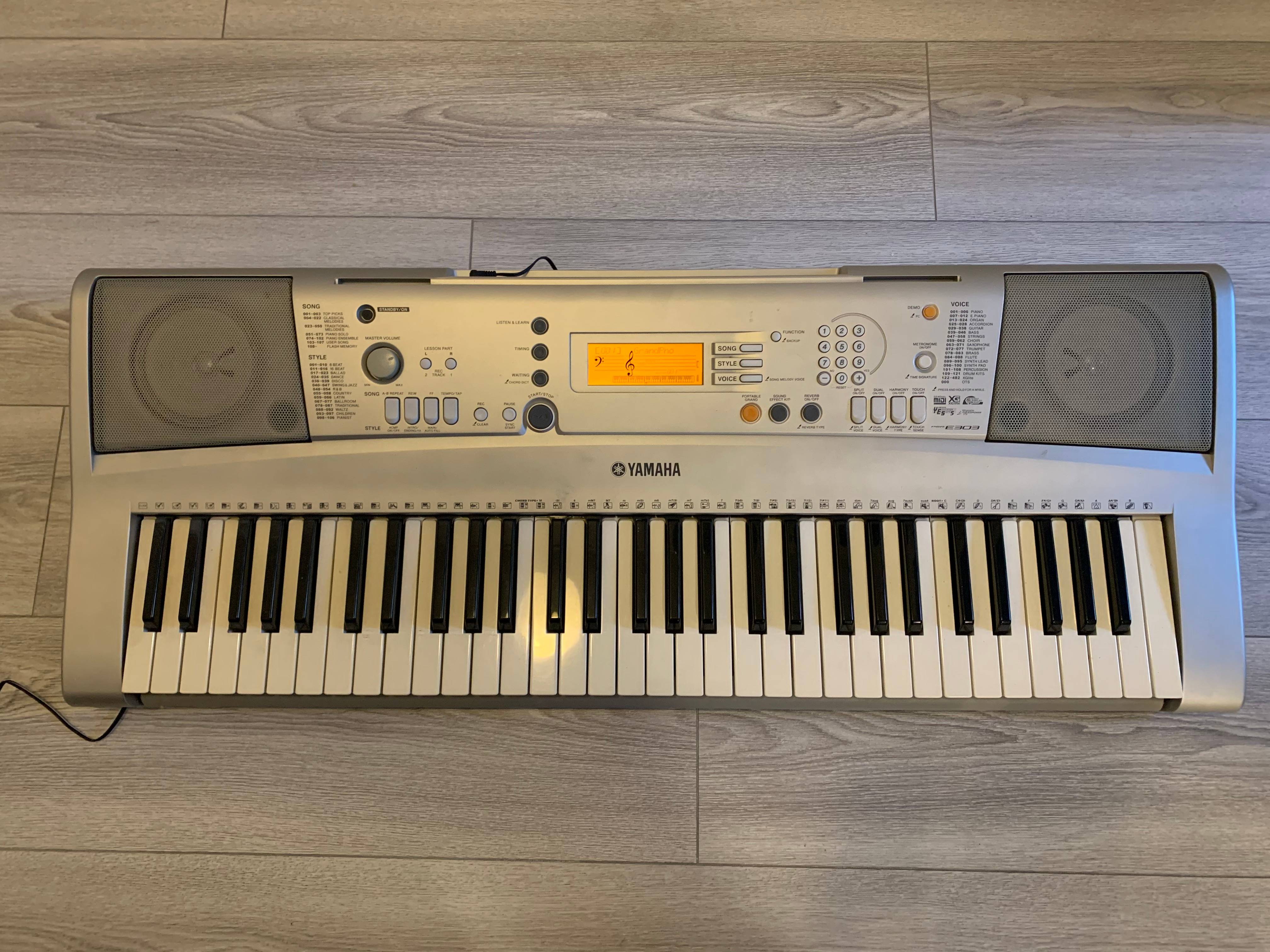 Clavier electric Yamaha PSR-E303 sur Gens de Confiance