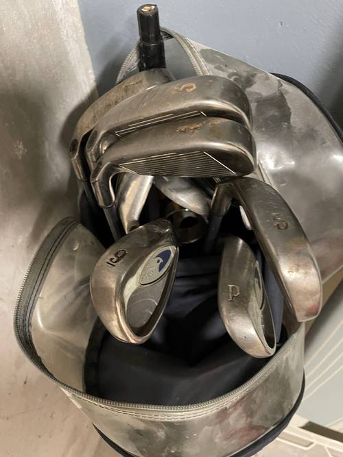 Vends sac de golf avec clubs 3 à 9 et P