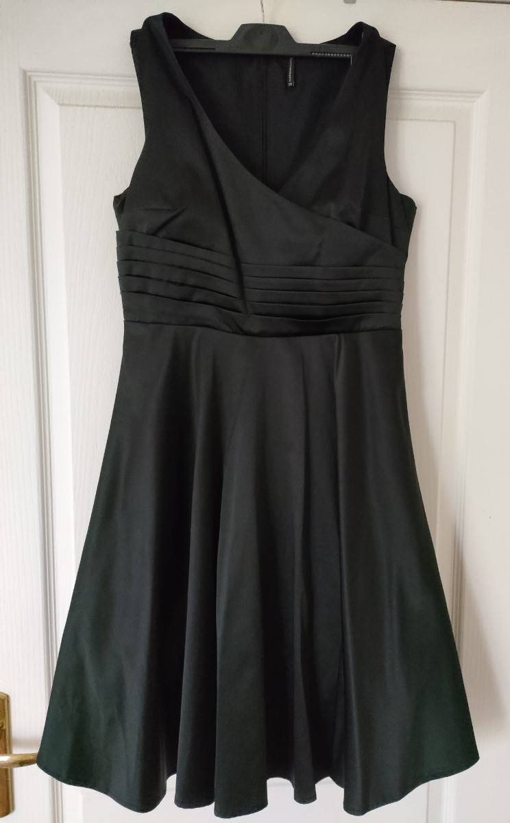 Vends robe cocktail noire satinée - Taille 38 - Naf Naf
