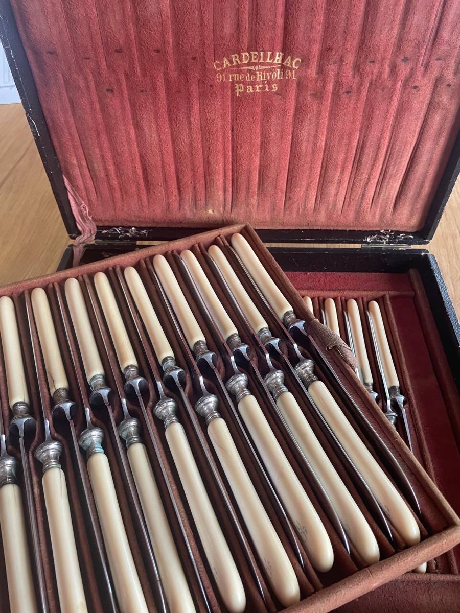 Coffret de 48 couteaux