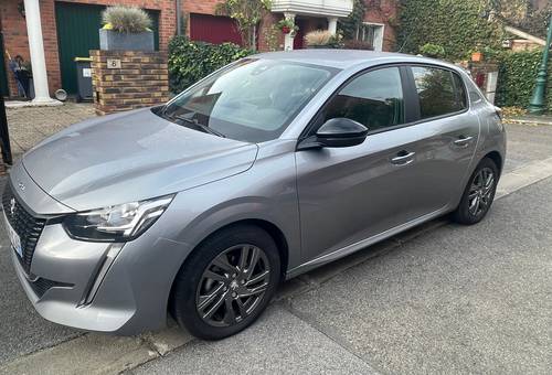 Collaborateur Vends Peugeot 208 essence Active Pack Stop and Start 1,2 Puretech 75 cv